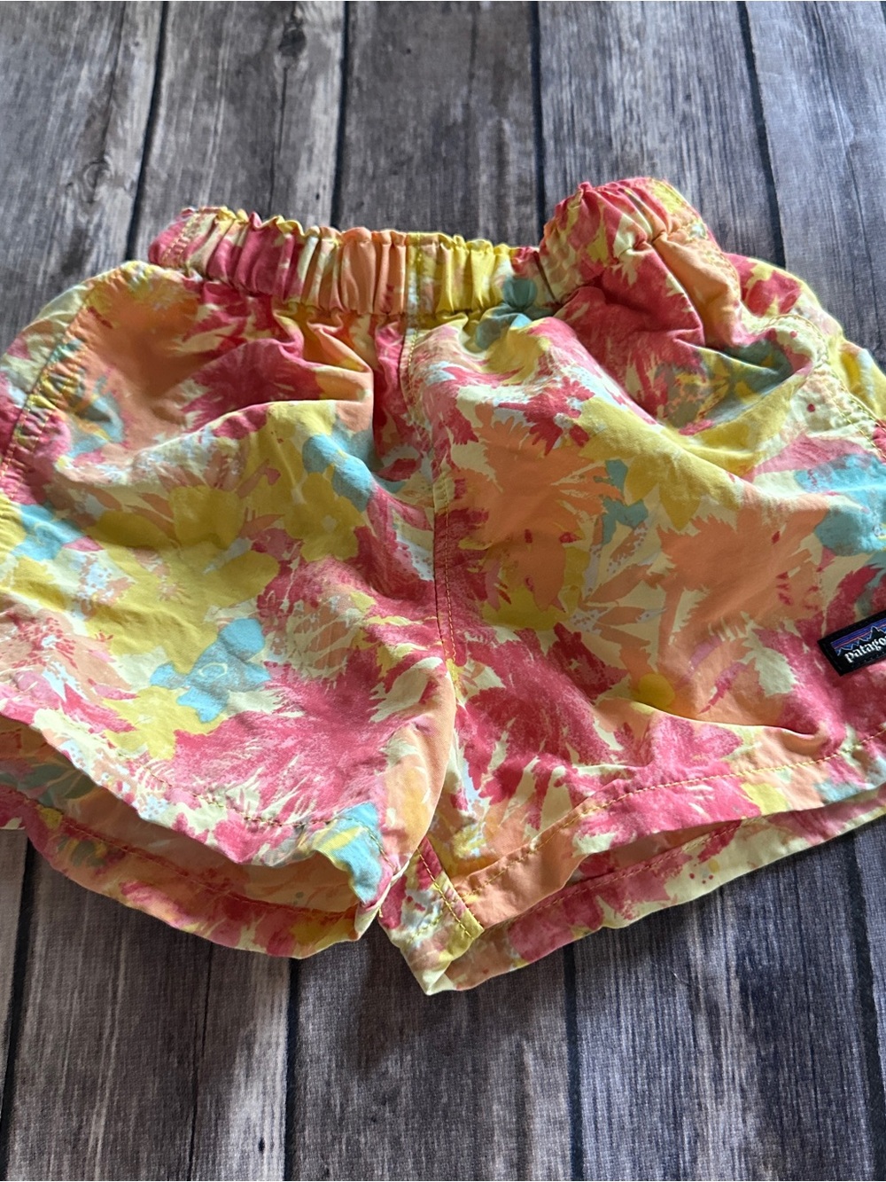 Patagonia floral shorts 12/18 vguc